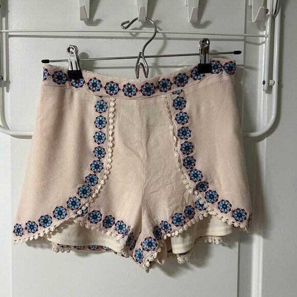 Blue Rain Francesca's Bohemian Embroidered Scalloped Elastic Back Waist Shorts - Picture 1 of 4